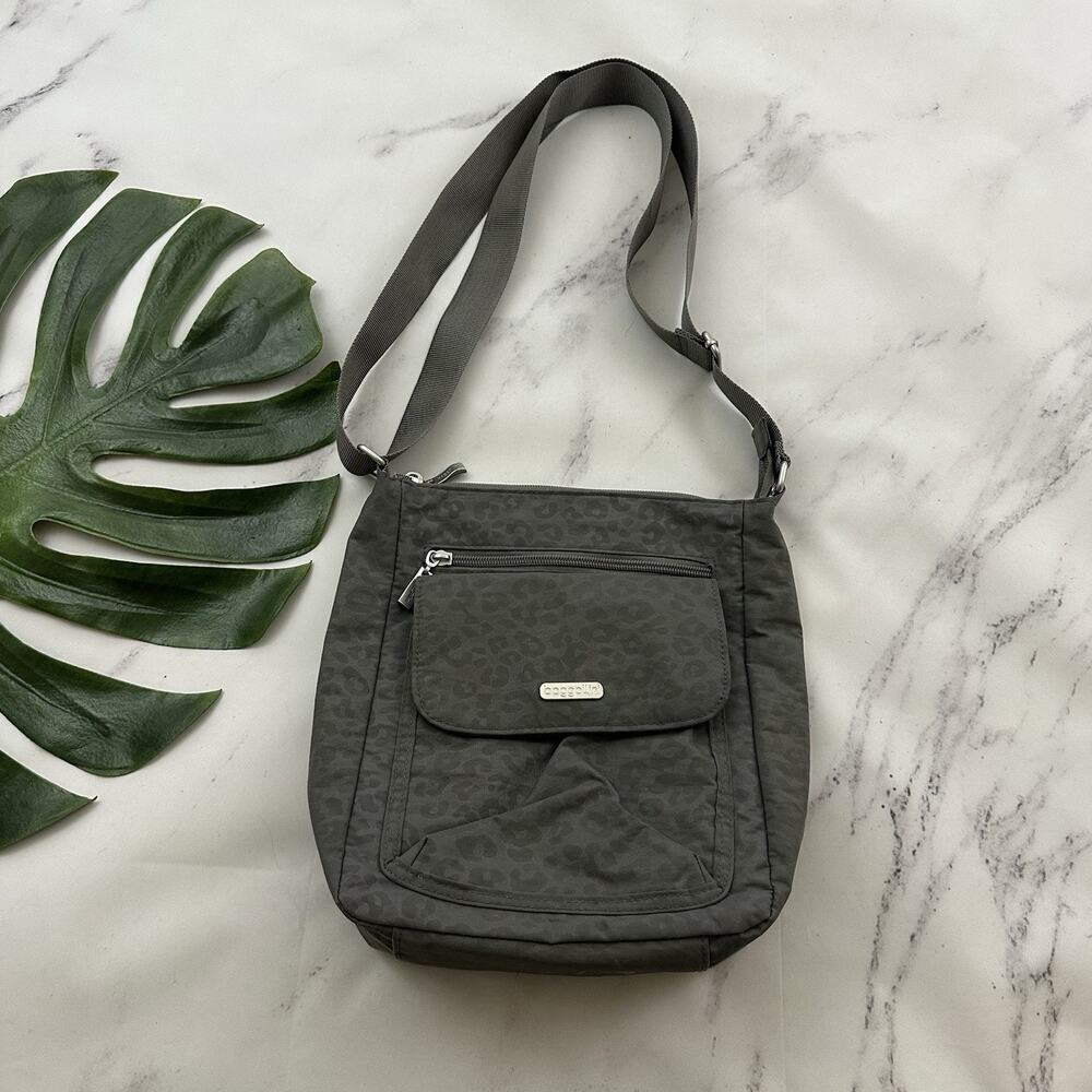 Baggallini Cross Body Purse Bag Gray Subtle Leopard Print Nylon Travel